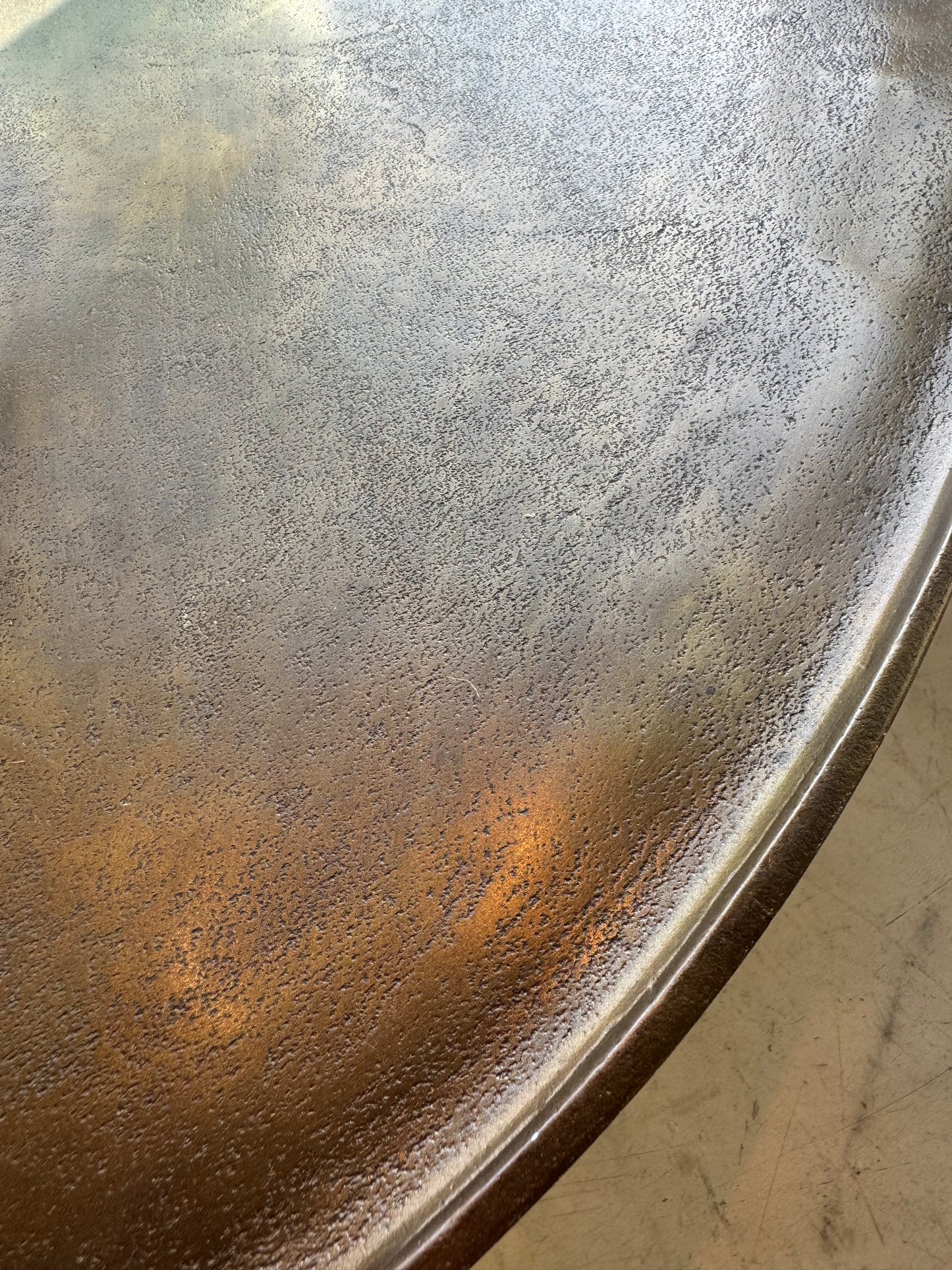 TRIANGULAR METAL TABLE 90/62/35