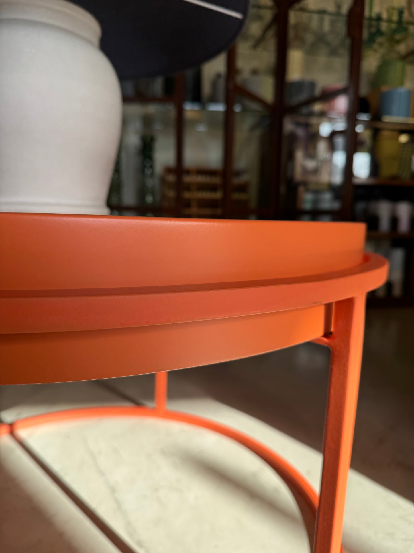 Lacquered Round Table D. 72