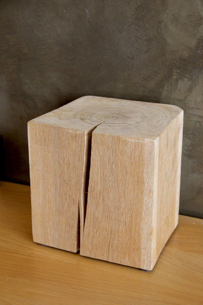 PEDESTAL MACIÇO 20X20X20CM