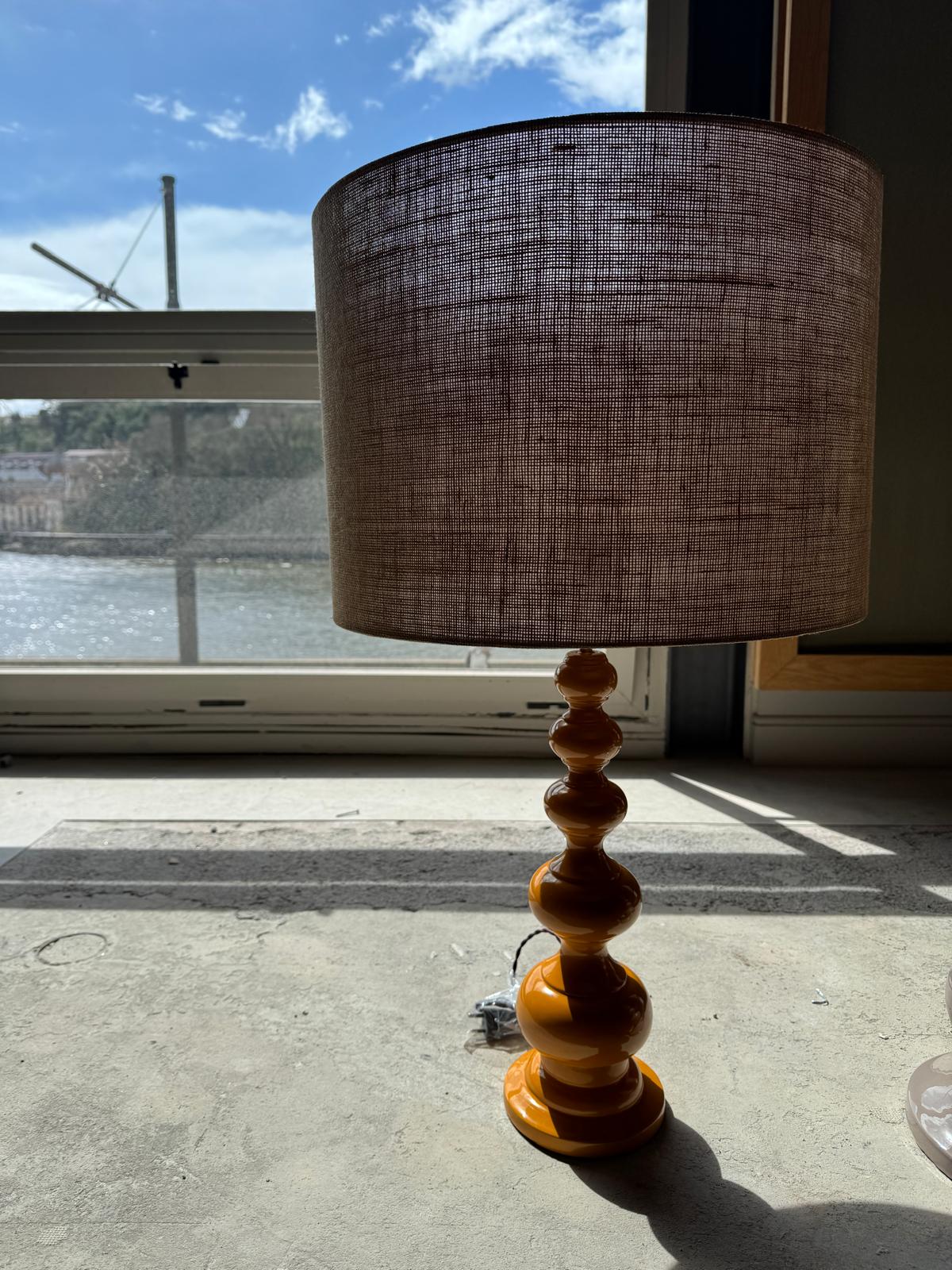CANDEEIRO DE MESA 60CM AMARELO