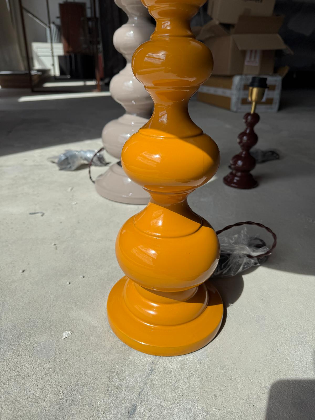 CANDEEIRO DE MESA 60CM AMARELO