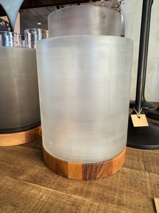 30/40 TEXTURED GLASS LANTERN, WOODEN BASE