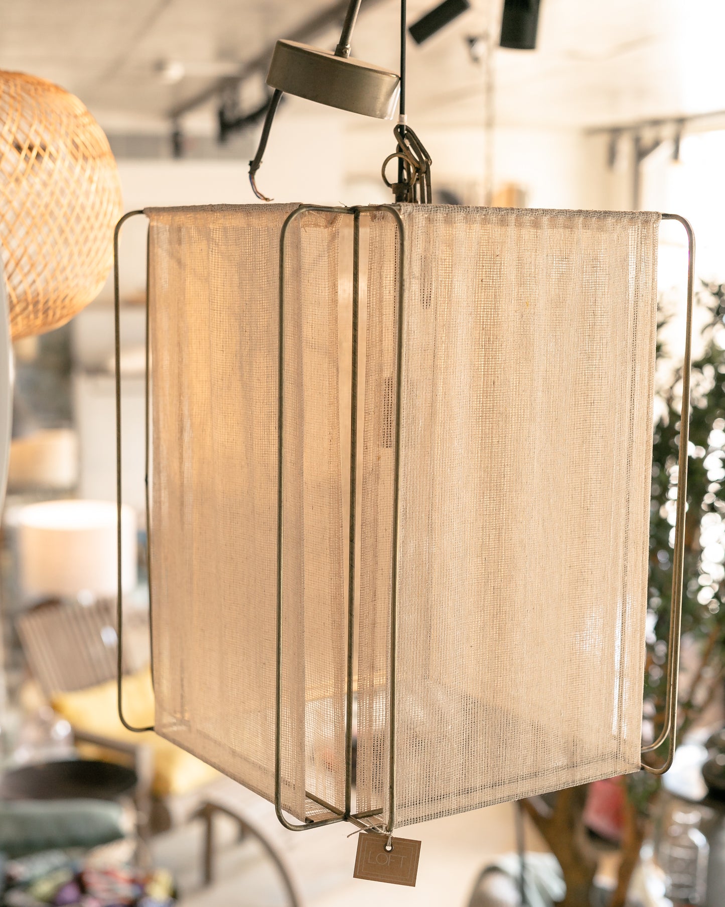 WIRE AND LINEN LAMP