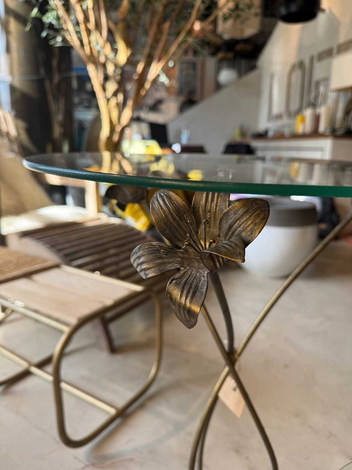 MESA FLOR LATÃO
