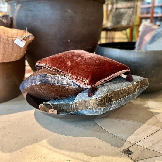 JAMES VELVET PILLOW WITH 50/50 BAR